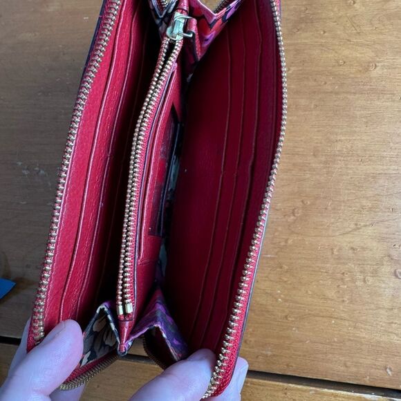 Vera Bradley Sycamore Georgia Red Quilted Wallet with Zip-Around Closure - Picture 4 of 10